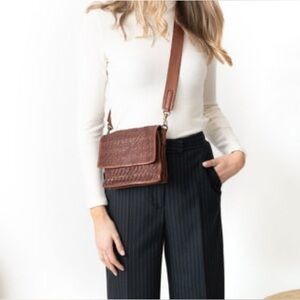 Juju & Co- Women’s Hut Weave Cross Body - Cognac Brown Woven Shoulder Bag